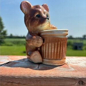 Vintage ensemble Salière, poivrière Ourson tenant Poubelle! (A)